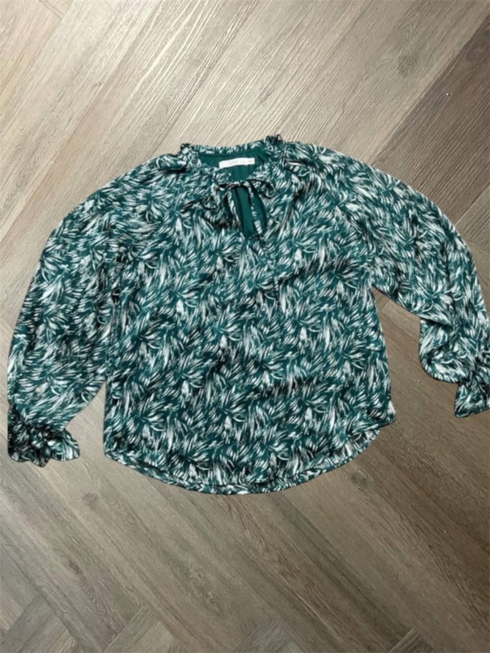 LUSH Blouse Womens Small Green White Leaf Print Tie Neck Long Sleeve Boho Soft